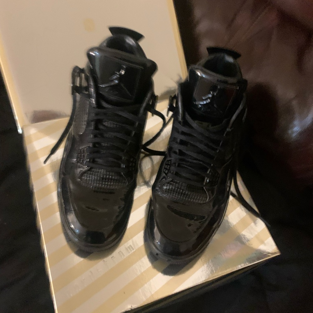 Black High-Top Athletic Shoes with Sleek Design